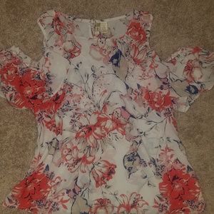 Great open shoulder shirt